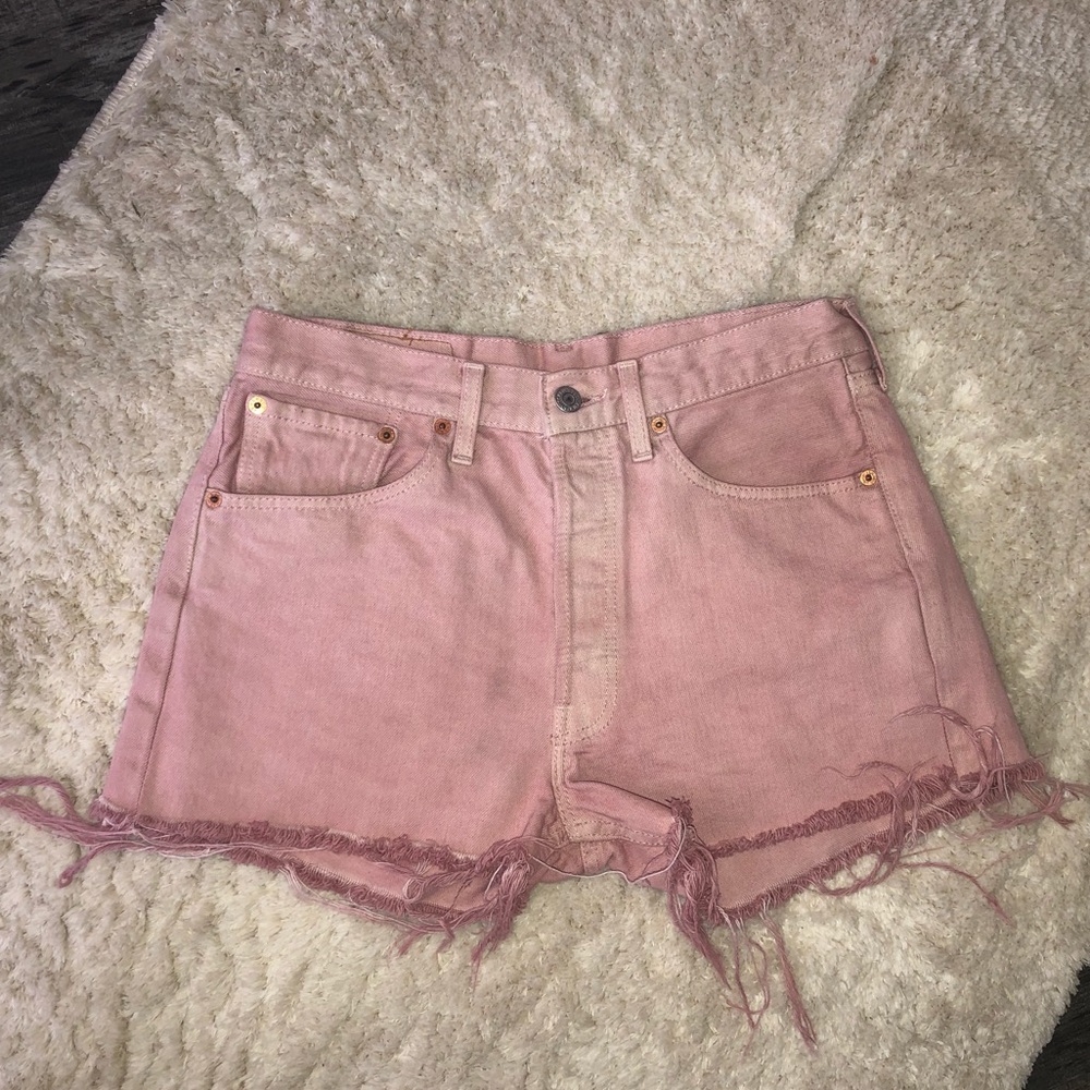 NWOT Women’s Levi 501 high waisted distressed shorts - Picture 2 of 2